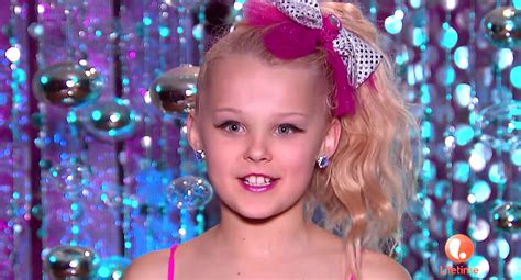 was jojo siwa in dance moms season 3 was she a guest star or did she compete?